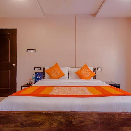Oyo 9748 Hotel Girgaon Palace Mumbai Kültér fotó